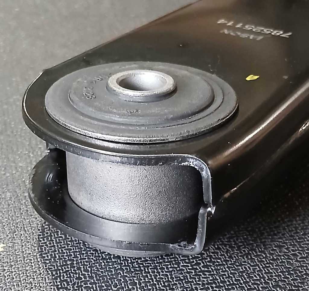 [AE-11-RK640797] Brazo de Suspensión / Delantero / Superior