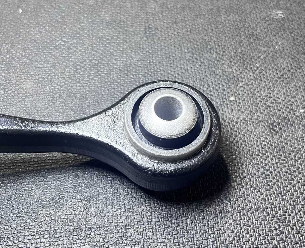 [AE-11-RK642900] Brazo de Suspensión / Trasero / Delantero
