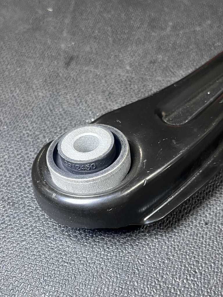[AE-11-RK643146] Brazo de Suspensión / Trasero / Lateral / Derecho