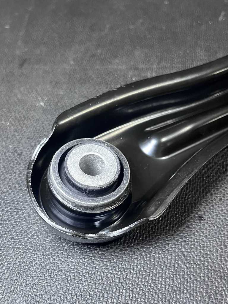 [AE-11-RK643146] Brazo de Suspensión / Trasero / Lateral / Derecho