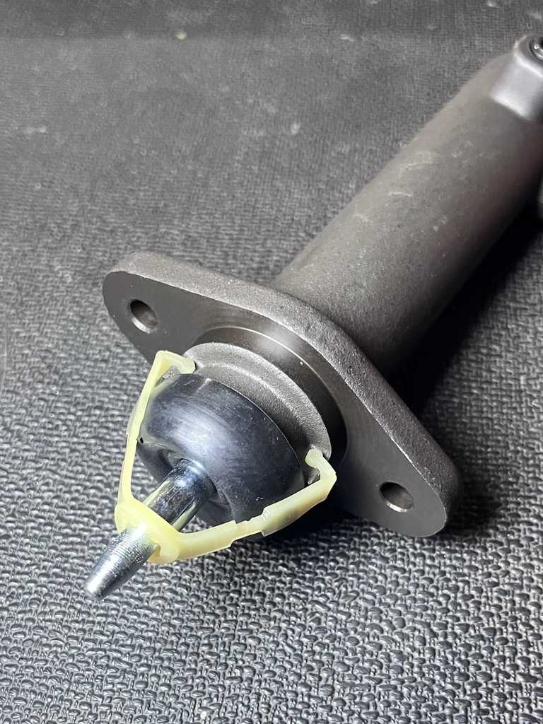 [AE-13-CS650104] Bombín de Clutche / Inferior