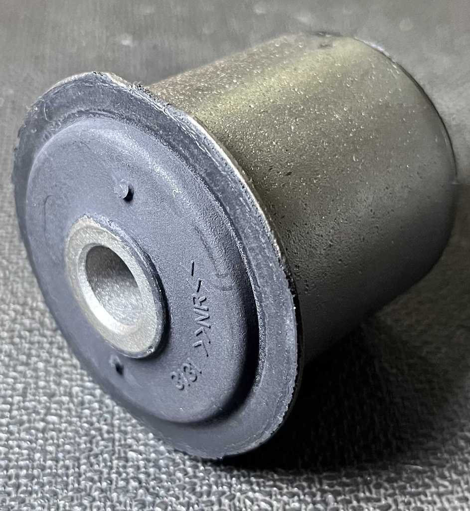 [AE-11-K7419] Buje de Brazo de Suspensión / Delantero / Inferior