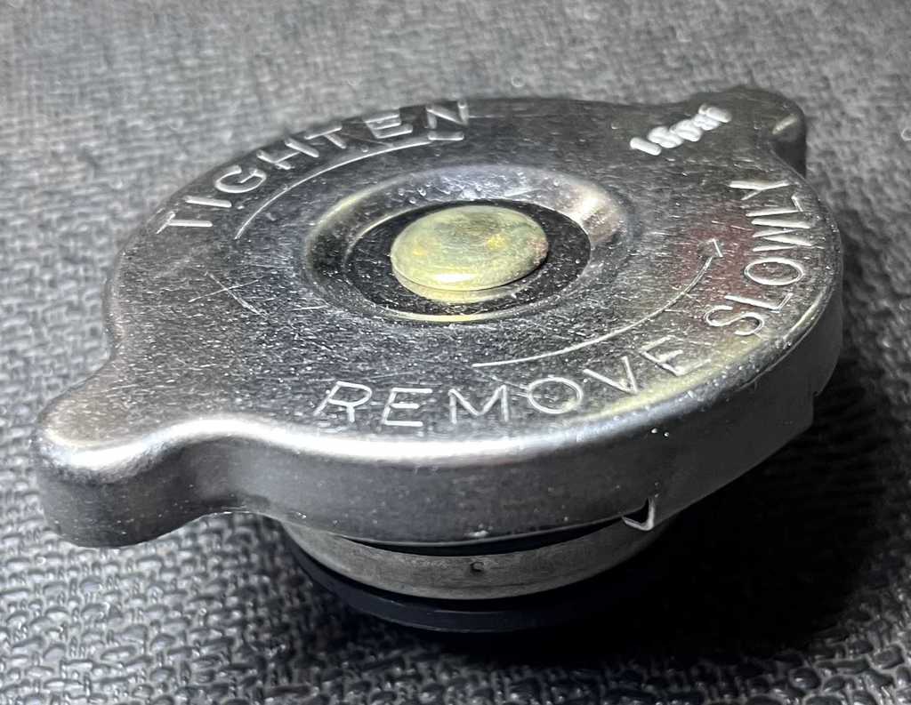 [AE-09-31525] Tapa de Radiador / 18 lbs