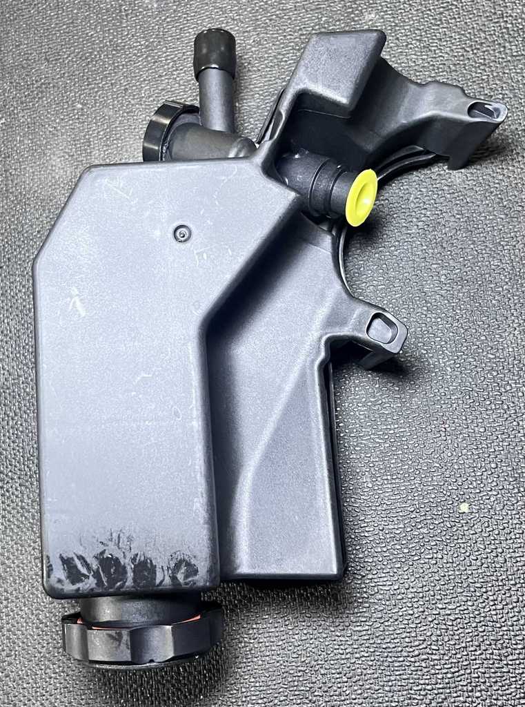 [AE-12-7330105R] Depósito de Bomba de Dirección