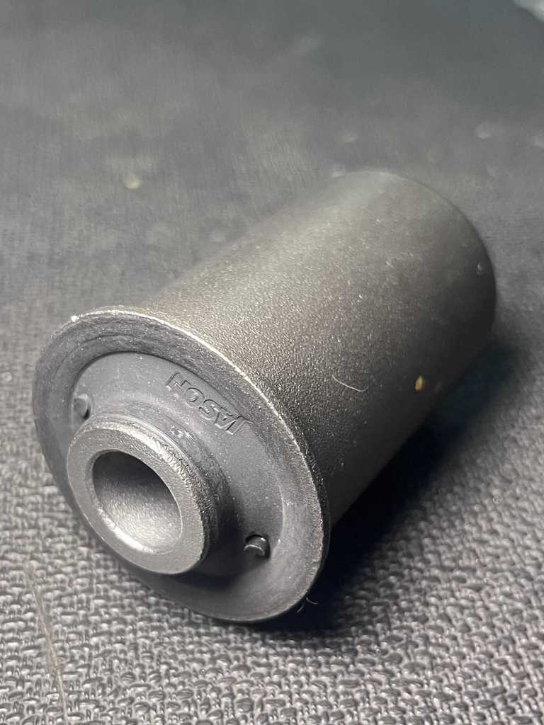 [AE-11-K200258] Buje de Meseta / Delantero / Inferior / Central