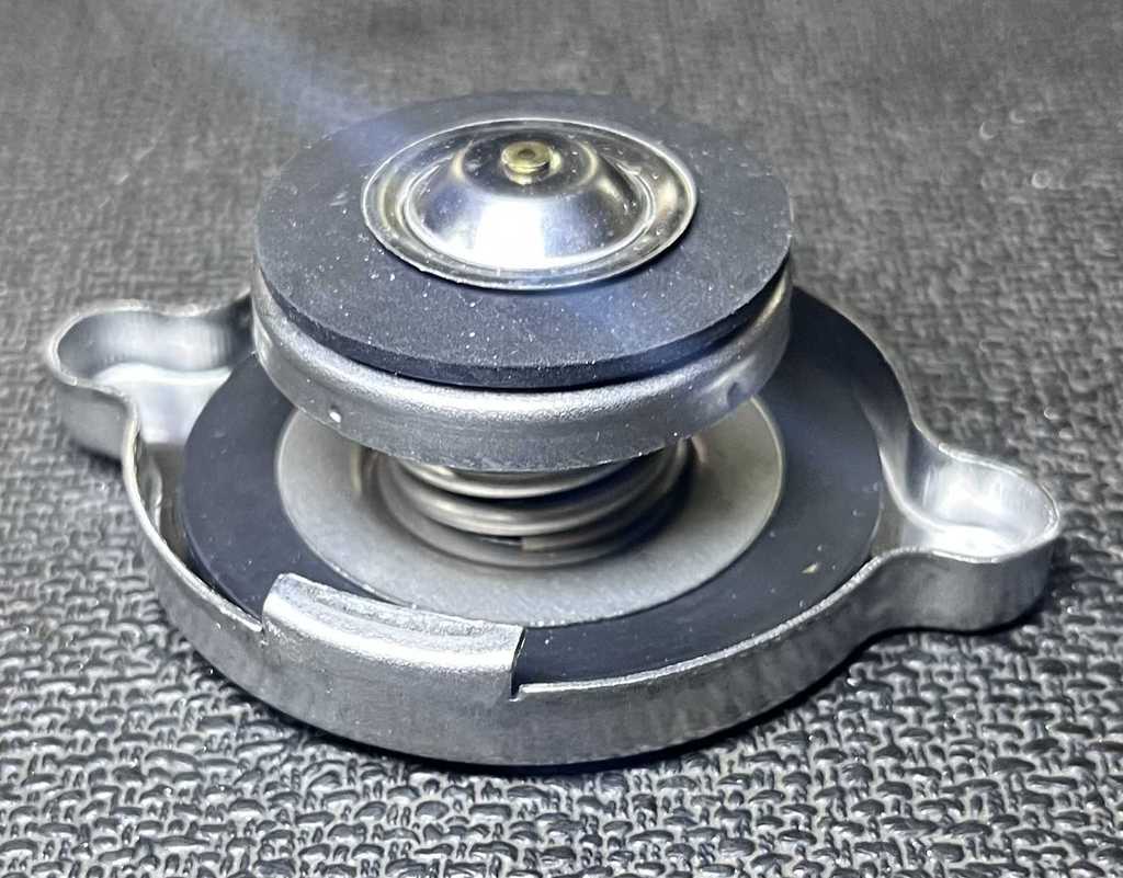 [AE-09-31528] Tapa de Radiador / 16 lbs