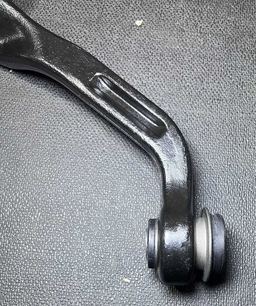 [AE-11-RK621564] Meseta de Suspensión / Delantera / Superior / Izquierda