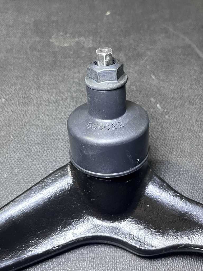 [AE-11-RK621565] Meseta de Suspensión / Delantera / Superior / Derecha