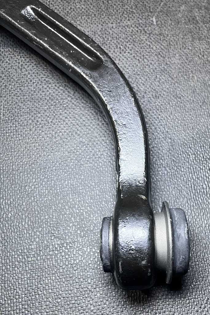 [AE-11-RK621565] Meseta de Suspensión / Delantera / Superior / Derecha