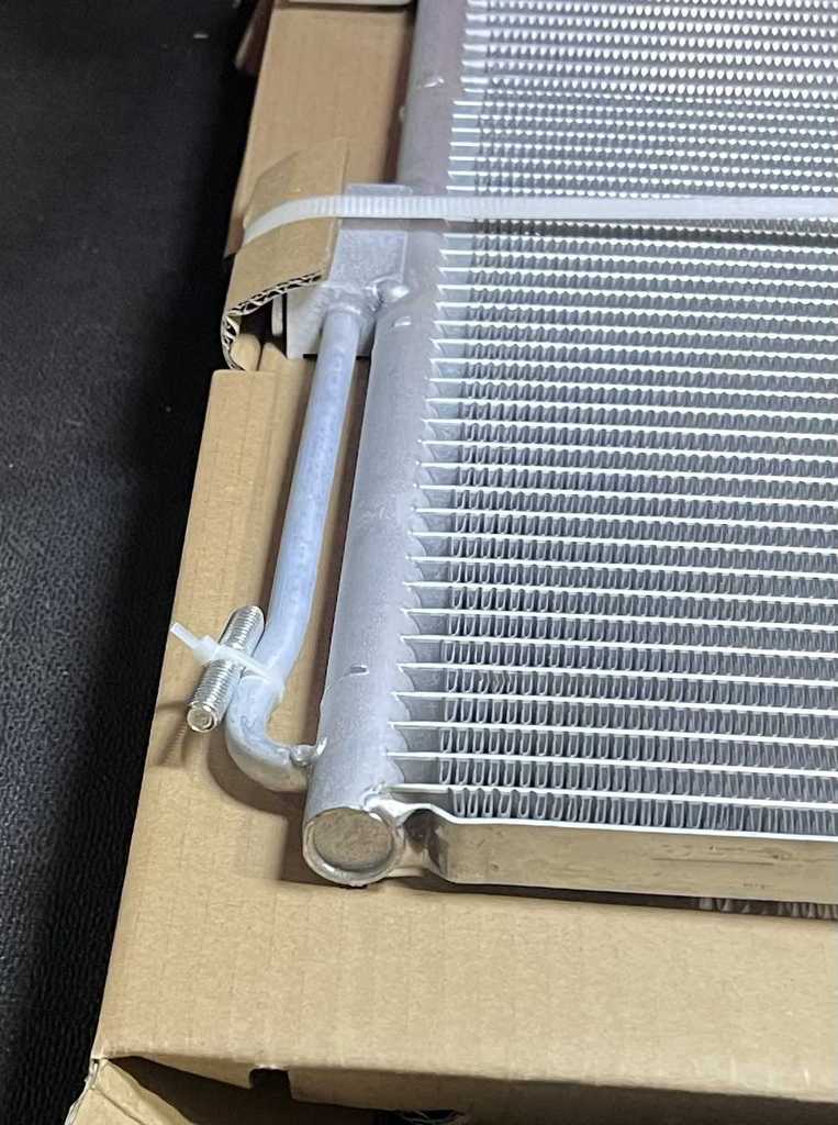 [AE-02-3893] Condensador A/C