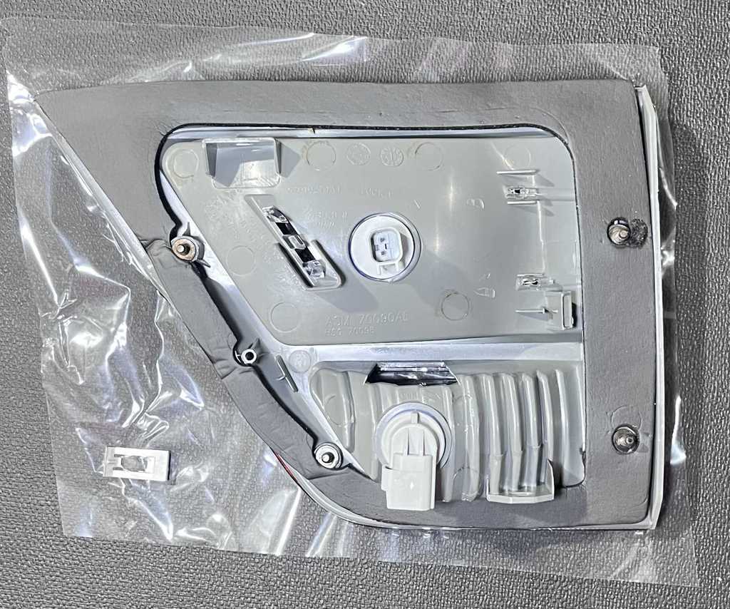 [AE-05-CH2802101] Stop / Trasero / Izquierdo
