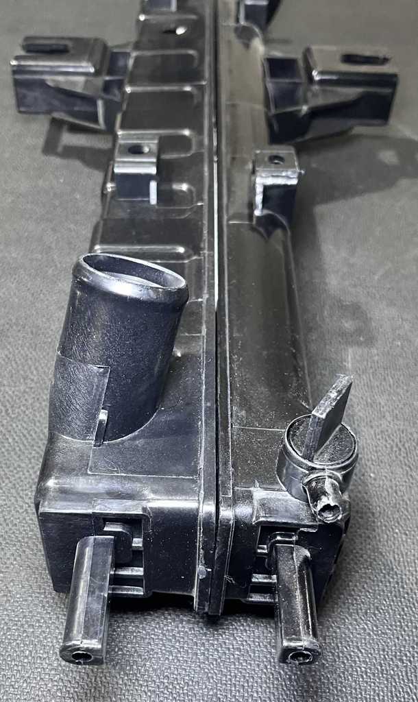 [AE-09-2262T] Tanque de Radiador