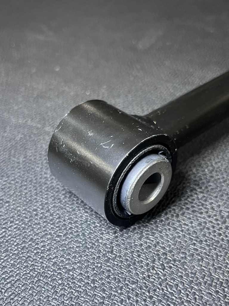 [AE-11-RK642940] Brazo de Suspensión / Trasero / Lateral