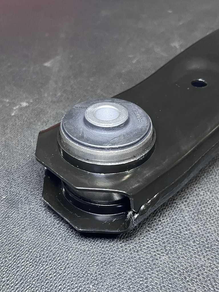 [AE-11-RK640773] Brazo de Suspensión / Delantero / Inferior