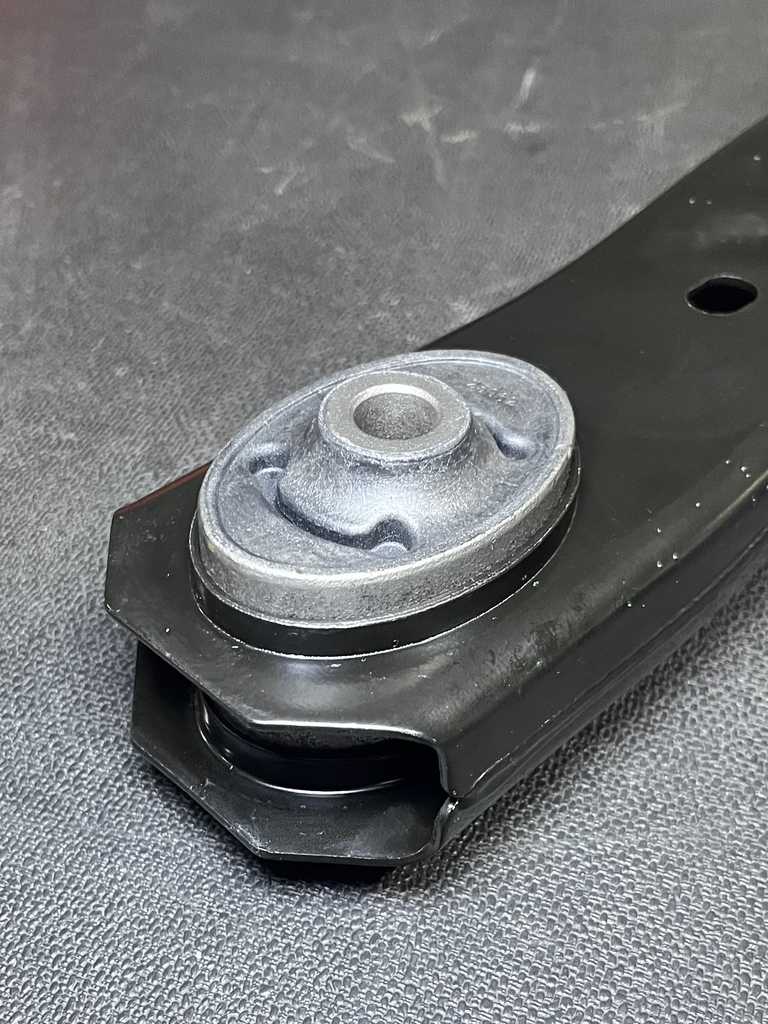 [AE-11-RK640773] Brazo de Suspensión / Delantero / Inferior
