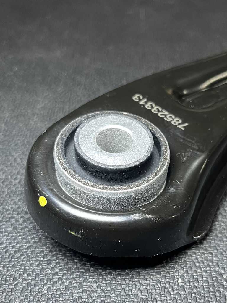 [AE-11-RK643147] Brazo de Suspensión / Trasero / Lateral / Izquierdo
