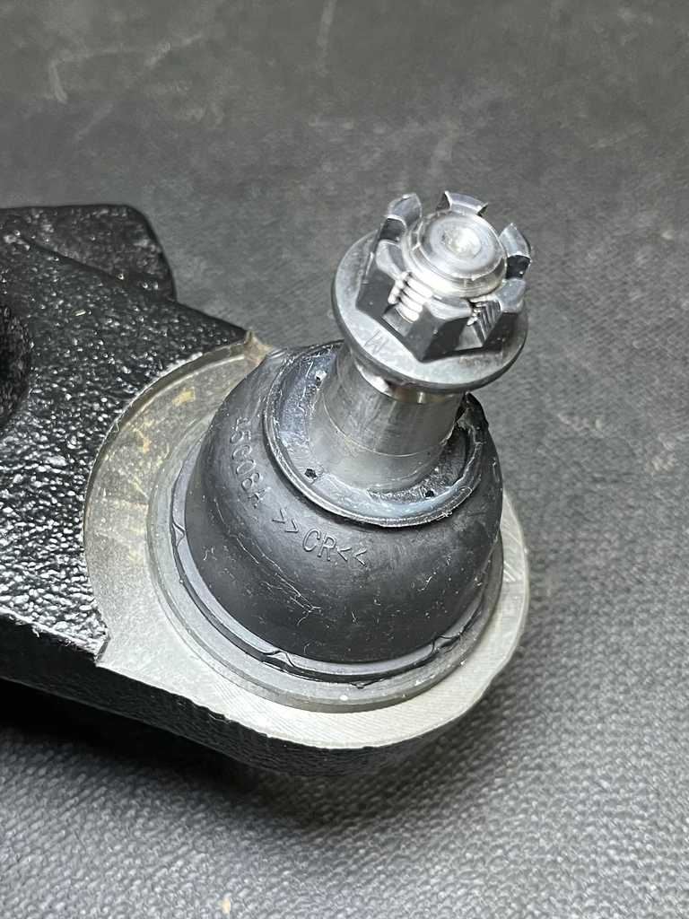 [AE-11-RK621374] Meseta de Suspensión / Delantera / Inferior / Derecha